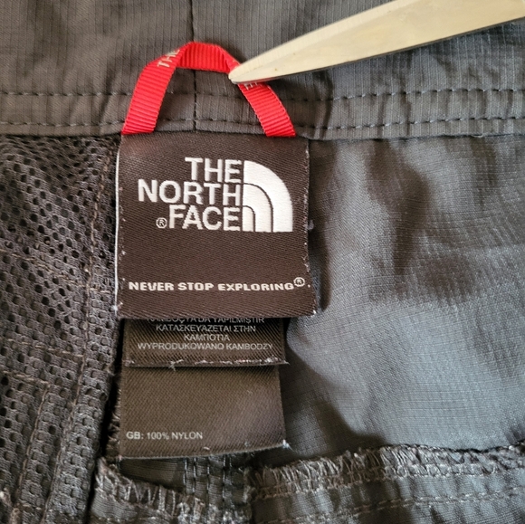 The North Face Men Grey Shorts, Size 36 - Picture 6 of 7